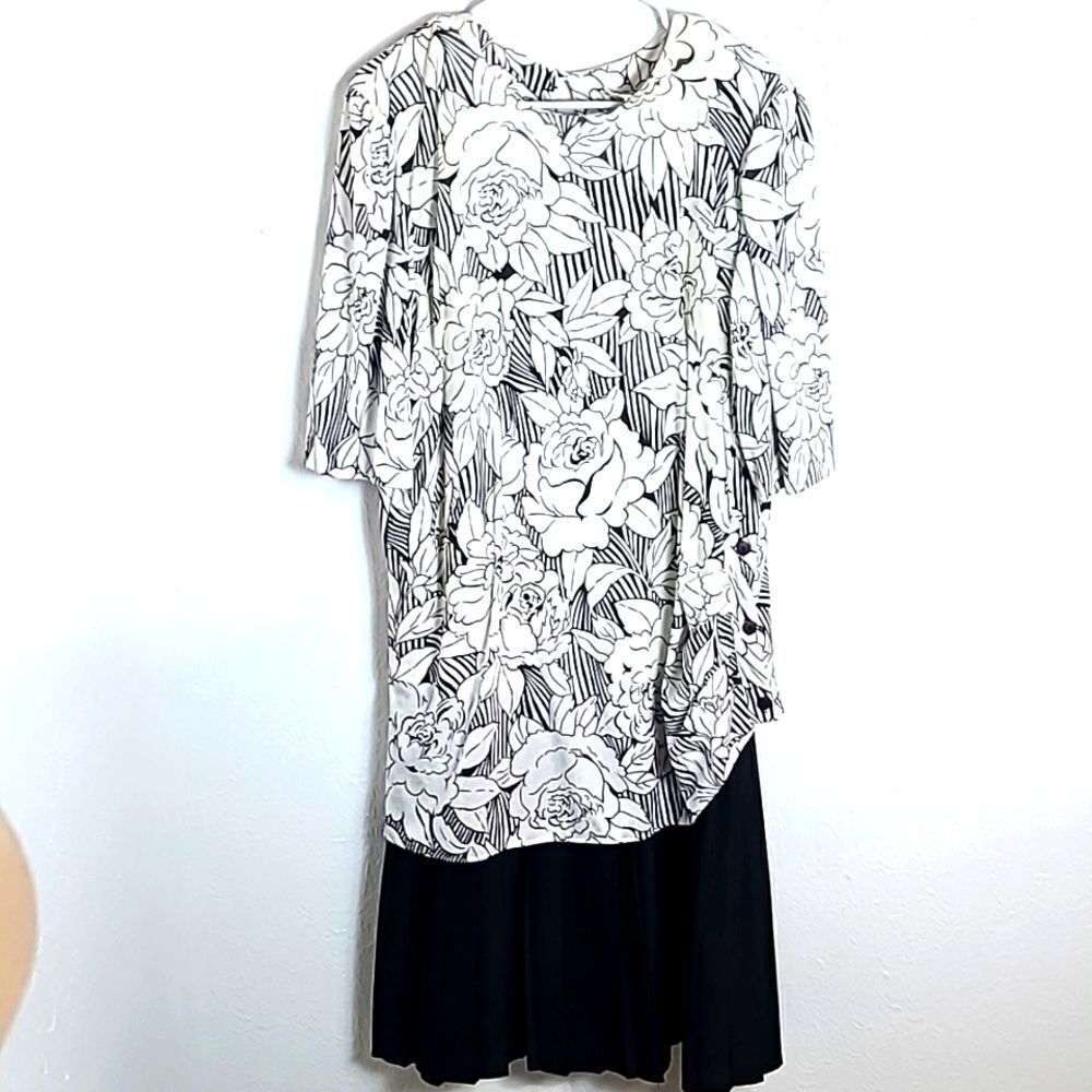 Riccardo Dress,Black & White Flowered Draping Top over Black Pleated Skirt, Sz20
